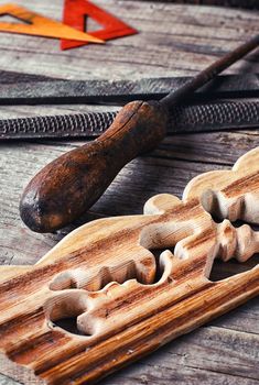 Manually sawn figured wood products and files for wood processing