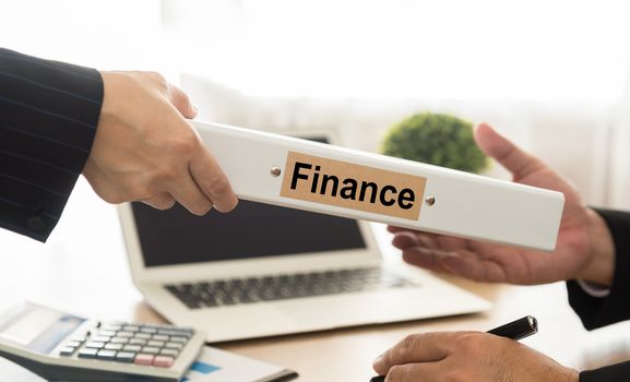 accountant send files finances to manager.