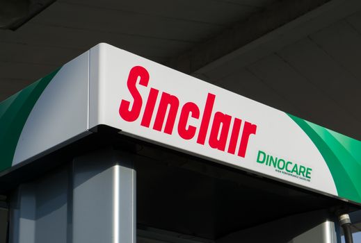 VENTURA, CA/USA - MARCH 4, 2016: Sinclair gas station pump and logo. Sinclair Oil Corporation is an American petroleum corporation.