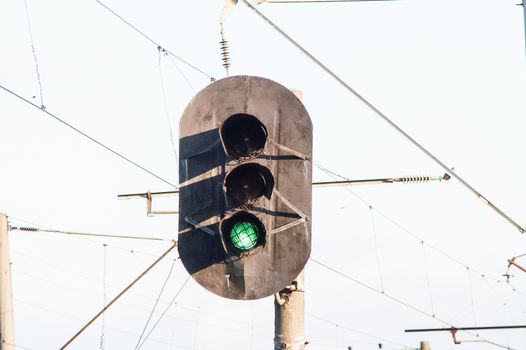 oval light with green light on the railroad