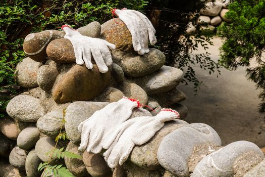 Gloves workers were left on a stone wall.