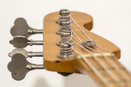 the head of a four strings electric bass with its prockets, string guide, palette and tuners