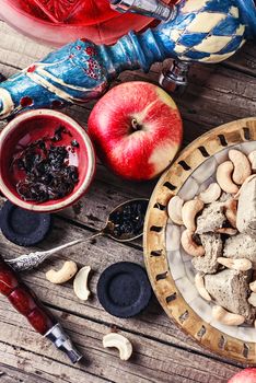 Smoking hookah tobacco with Apple flavor and cashews