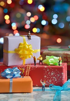 Miniature courier figurines packaging gift boxes