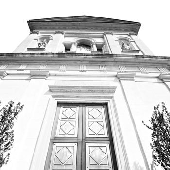 column old architecture in italy europe milan     religio and sunlight