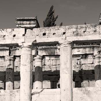  pamukkale    old       construction in asia turkey the column  and the roman temple 