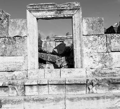  pamukkale    old       construction in asia turkey the column  and the roman temple 