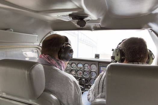 Flying lesson in an aircraft Cessna 172 France