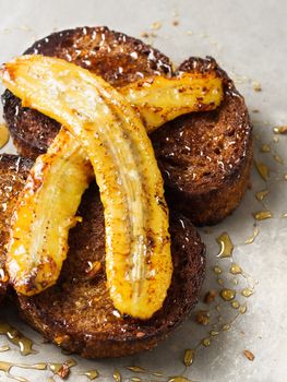 close up of rustic caramelised bananas on toast