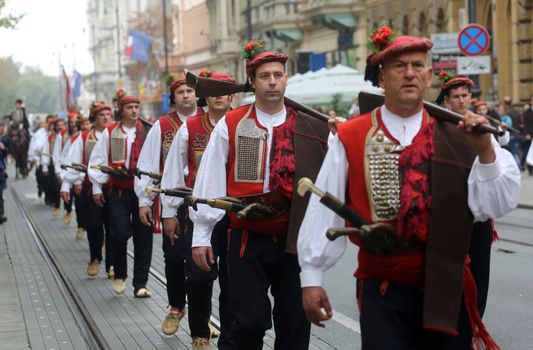 The parade of 70 participants, thirty horses and forty members of a brass band to the main square were announced next, 300th Sinjska Alka, on October 04, 2014 in Zagreb.