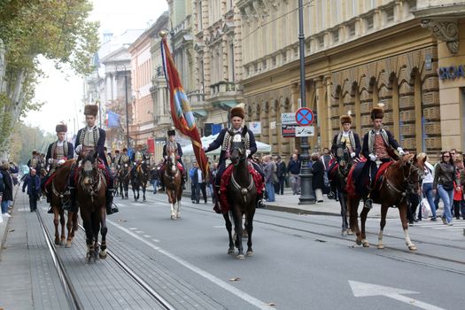 The parade of 70 participants, thirty horses and forty members of a brass band to the main square were announced next, 300th Sinjska Alka, on October 04, 2014 in Zagreb.