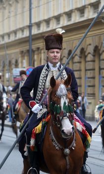 The parade of 70 participants, thirty horses and forty members of a brass band to the main square were announced next, 300th Sinjska Alka, on October 04, 2014 in Zagreb.