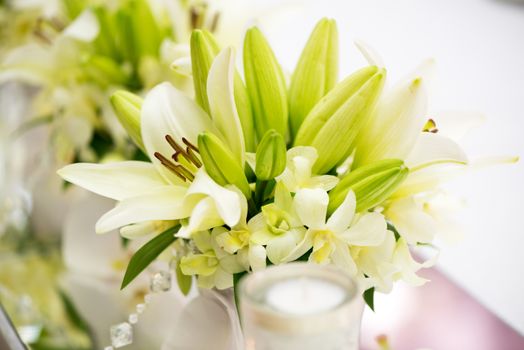 Wedding table decoration with lily