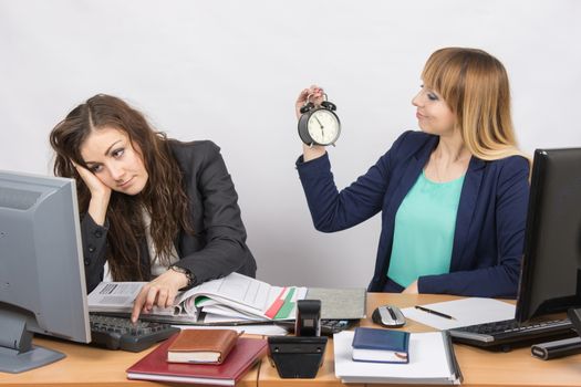 Waiting for the end of working hours by two employees of the office
