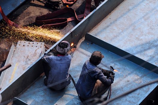 INDIA, Kolkata: Indian rescue workers and volunteers try to free people trapped under the wreckage of a collapsed flyover bridge in Kolkata on March 31, 2016. At least 14 people were killed and dozens more injured when a flyover collapsed in a busy Indian city on March 31, an official said, as emergency workers battled to rescue people trapped under the rubble.