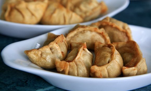 Chinese fried pel'menis on two plates