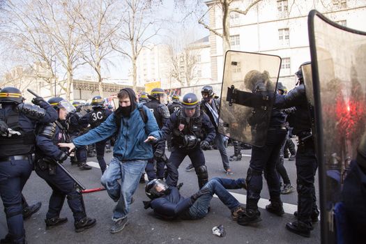 FRANCE, Paris: Clashes erupt between antiriot policemen and protesters in Paris on April 5, 2016 as high school students demonstrate against government's planned labour law reforms for the fifth day.