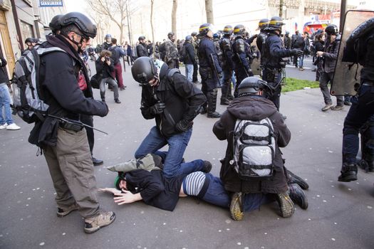 FRANCE, Paris: Clashes erupt between antiriot policemen and protesters in Paris on April 5, 2016 as high school students demonstrate against government's planned labour law reforms for the fifth day.