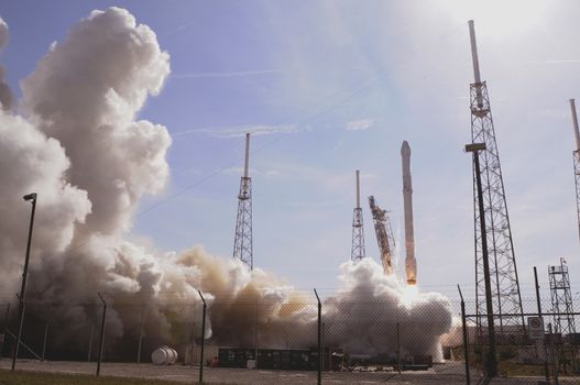 FLORIDA, Cap Canaveral: Space X's Falcon 9 rocket lifts off with an unmanned Dragon cargo craft from the launch platform in Cape Canaveral, Florida on April 8, 2016. After four failed bids SpaceX finally stuck the landing, powering the first stage of its Falcon 9 rocket onto an ocean platform where it touched down upright after launching cargo to space.