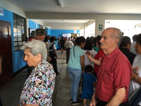 PERU, Lima : Tens of citizens await up to vote at a polling station during the presidential elections in Lima on April 10, 2016.Peruvians voted Sunday on whether Keiko Fujimori, daughter of an ex-president jailed for massacres, should become their first female leader in an election marred by alleged vote-buying and deadly attacks.