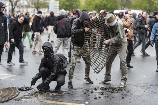 France, Paris: Protestors hold a grating during a demonstration on April 9, 2016 in Paris, against the French government's proposed labour law reforms.