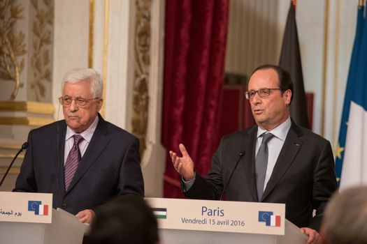 FRANCE, Paris : Palestinian President Mahmoud Abbas (L) and French President Francois Hollande (R), hold a press conference after their meeting at the Elysee Palace in Paris, on April 15, 2016.Palestinian president Mahmud Abbas holds talks with French President Francois Hollande during his international tour seeking a UN resolution on Israeli settlements.