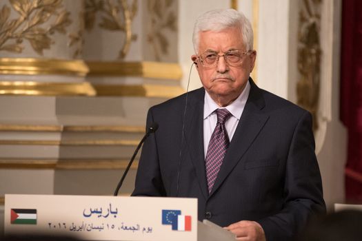 FRANCE, Paris : Palestinian President Mahmoud Abbas holds a press conference with French president François Hollande after their meeting at the Elysee Palace in Paris, on April 15, 2016.Palestinian president Mahmud Abbas holds talks with French President Francois Hollande during his international tour seeking a UN resolution on Israeli settlements.