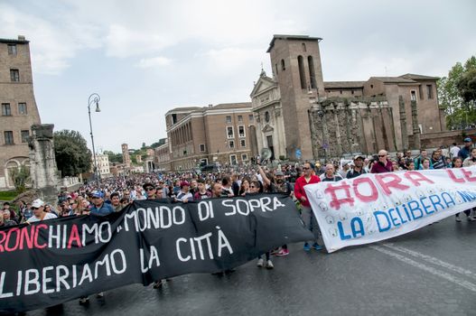 ITALY, Rome: Protesters hold banners during a demonstration, called by the Movements for the Right to Housing, to protest against forced housing evictions and to ask for the right to housing in Rome, Italy on April 16, 2016. Thousands of 'Housing Rights' activists took to the street in Rome to protest against forced housing evictions, to ask for the respect of accommodation right and use more public funds to help people without homes or those who cannot pay their rent.