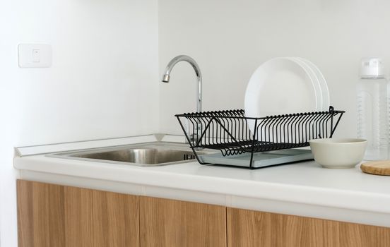 White top counter sink in kitchen