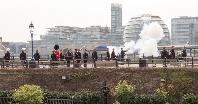 UK, London: The Honourable Artillery Company fires artillery during a 62 gun salute in London for Queen Elizabeth II, 90th birthday on April 21, 2016.Thousands of spectators lined the river for the ceremony. The Queen is the longest reigning monarch in British history.