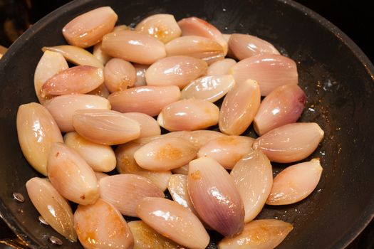 fried shallot onion on pan