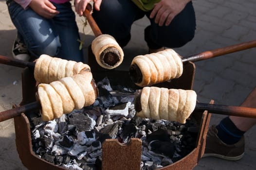 The Transylvanian cake is baked in a conventional manner over the coals.