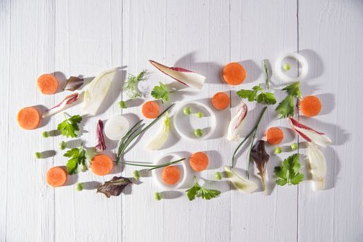 Presentation of mixed salad with peas, carrots and fennel