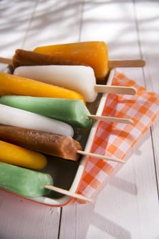 Cool off in summer with a break at the base of the fruit popsicles