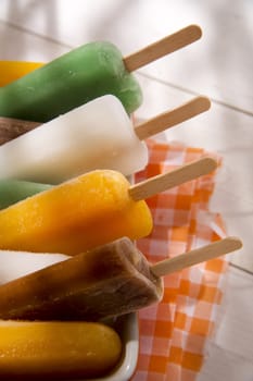 Cool off in summer with a break at the base of the fruit popsicles