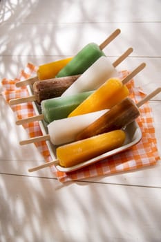 Cool off in summer with a break at the base of the fruit popsicles