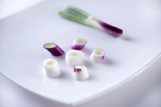 Presentation of pieces of red onion of Tropea on a plate