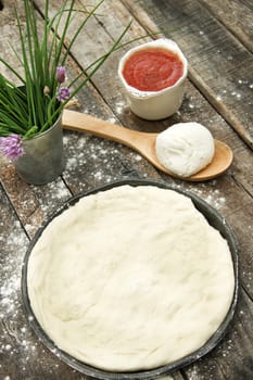 Basic Dough for pizza made with tomatoes, chives and mozzarella 