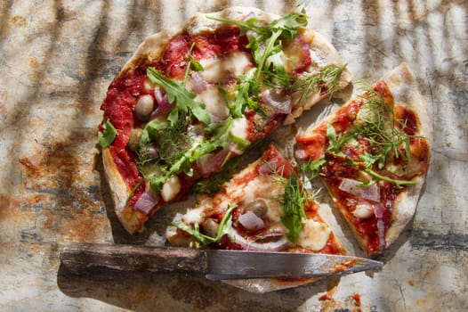 Pizza base with whole wheat flour with arugula and onion 

