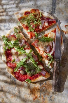 Pizza base with whole wheat flour with arugula and onion 

