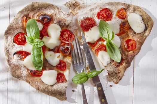 Margherita pizza with whole wheat flour for glucose 