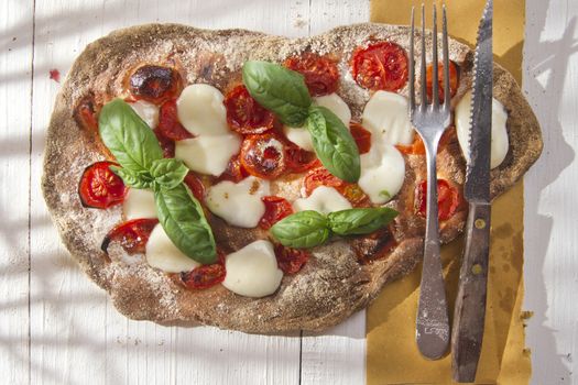 Margherita pizza with whole wheat flour for glucose 