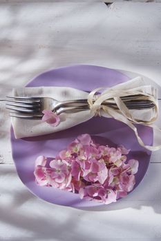 Using the hydrangea flower for the preparation of the table 