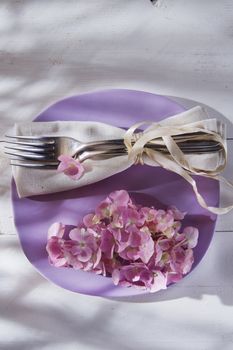 Using the hydrangea flower for the preparation of the table 