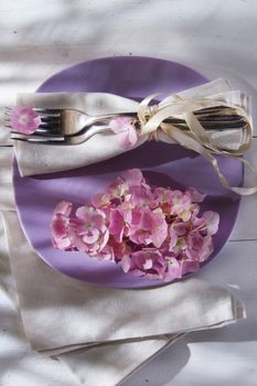 Using the hydrangea flower for the preparation of the table 