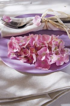 Using the hydrangea flower for the preparation of the table 