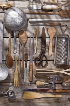 Old and various accessories for the preparation of food 
