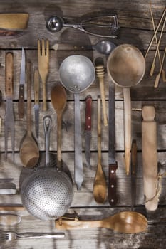Old and various accessories for the preparation of food 
