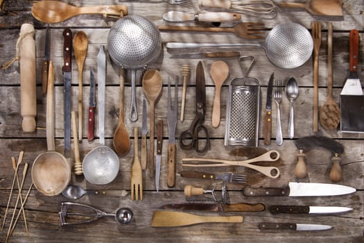 Old and various accessories for the preparation of food 
