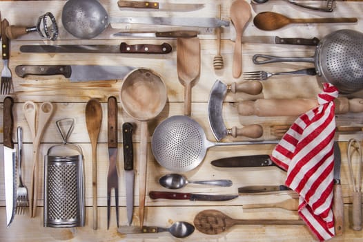 Old and various accessories for the preparation of food 
